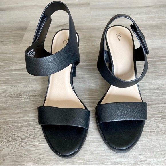 Simply Vera Wang Open Toe Heels Joan Size 9.5 Classic Black Block Heel Sandal - Picture 3 of 9